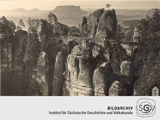 Postkarte: Basteibrücke mit Blick zum Lilienstein