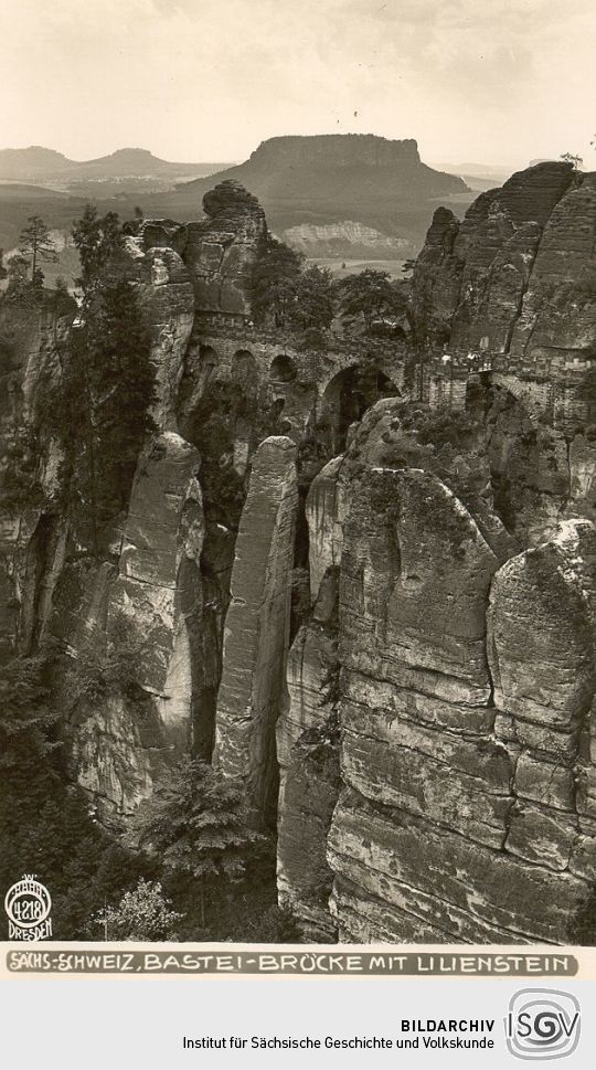 Postkarte: Basteibrücke mit Blick zum Lilienstein