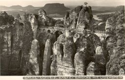 Postkarte: Blick über die Basteibrücke nach dem Lilienstein