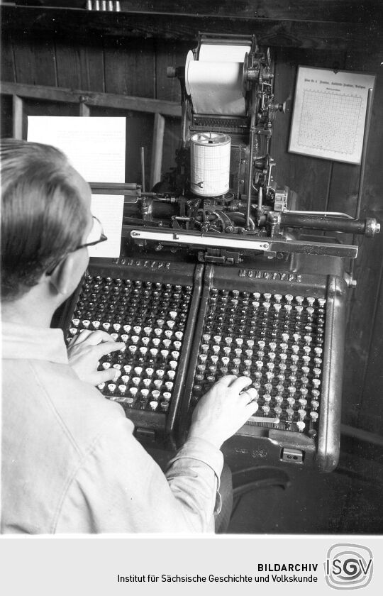 Monotype-Taster bei der Arbeit