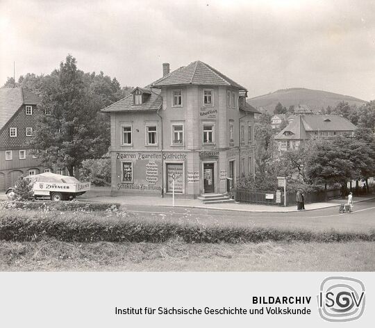 Haus mit Außenwerbung in Jonsdorf