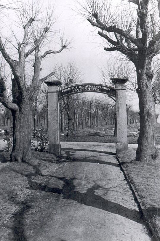 Friedhofstor mit Inschrift in Herrnhut