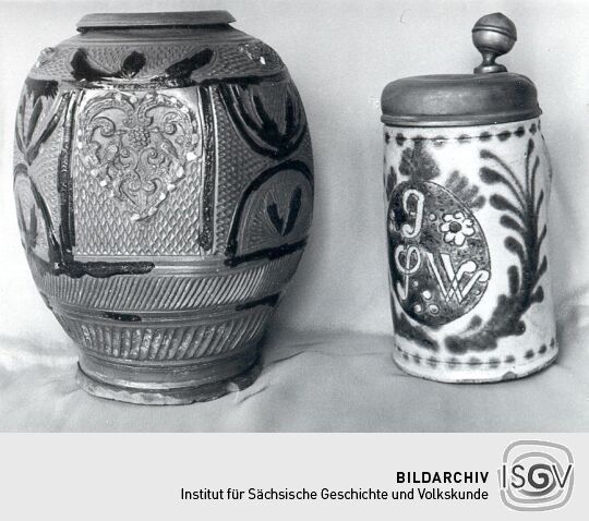 Steinkrug und Vase