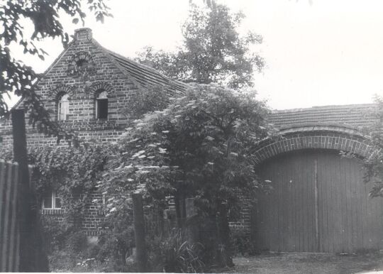 Tor eines Bauernhofes in Guhra