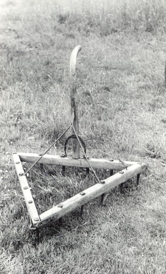 Landwirtschaftliches Arbeitsgerät in Lehndorf, Egge