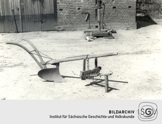 Landwirtschaftliches Arbeitsgerät in Sabrodt, Pflug