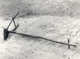 Bild: Landwirtschaftliches Arbeitsgerät in Sabrodt, Pflug