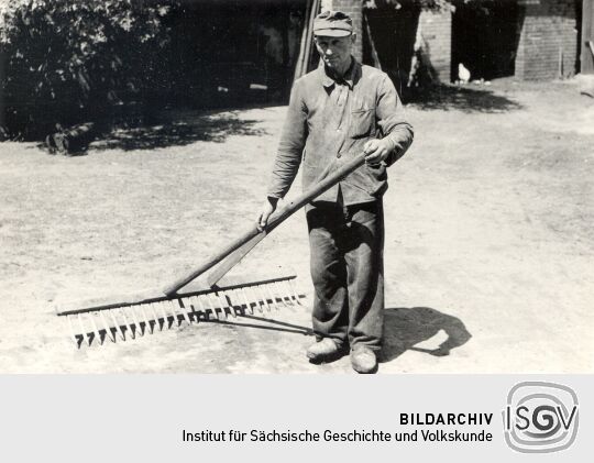 Landwirtschaftliches Arbeitsgerät in Bluno, Rechen