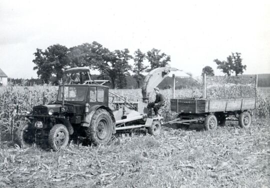 Feldarbeit in Baruth, Silomaisernte