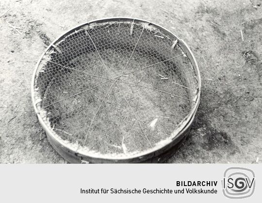 Landwirtschaftliches Arbeitsgerät in Sabrodt, Ährensieb