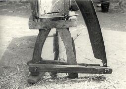 Bild: Landwirtschaftliches Arbeitsgerät in Sabrodt, Strohschneidestock