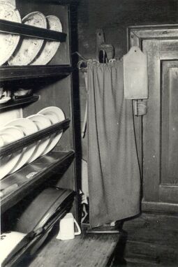 Bild: Tellerregal aus Kreckwitz