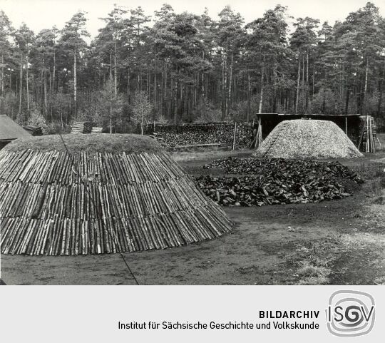 Holzkohlenherstellung in Rietschen, Kohlenmeiler