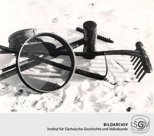 Holzkohlenherstellung in Rietschen, Arbeitsgerät