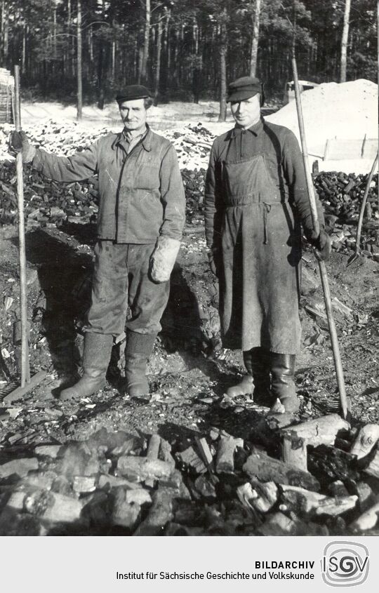 Holzkohlenherstellung in Rietschen