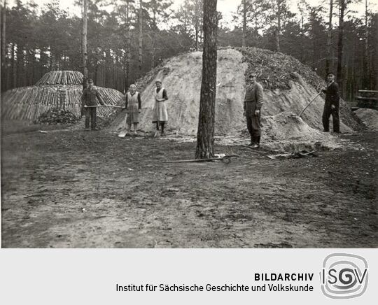 Holzkohlenherstellung in Rietschen, Aufbau eines Meilers