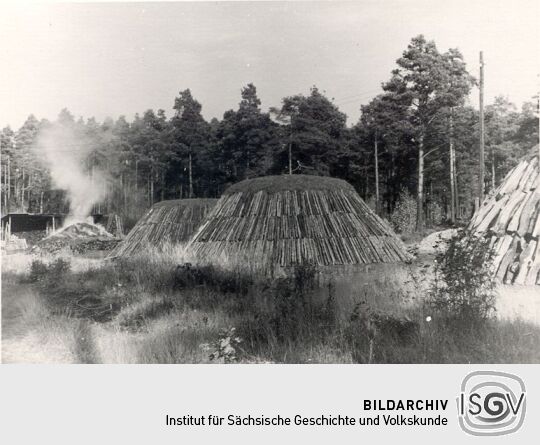 Holzkohlenherstellung in Rietschen, Aufbau eines Meilers