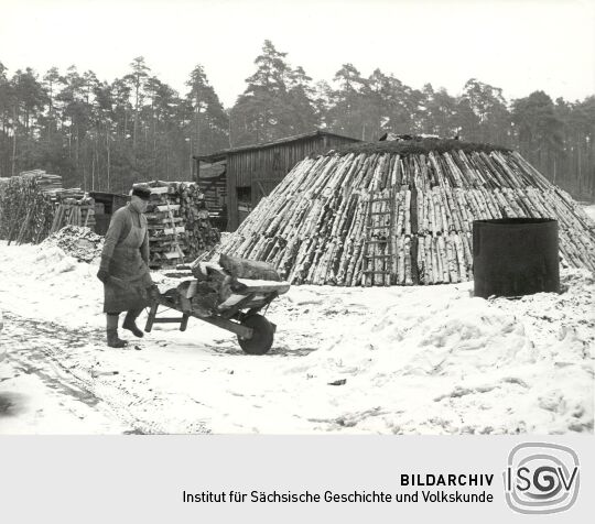 Holzkohlenherstellung in Rietschen