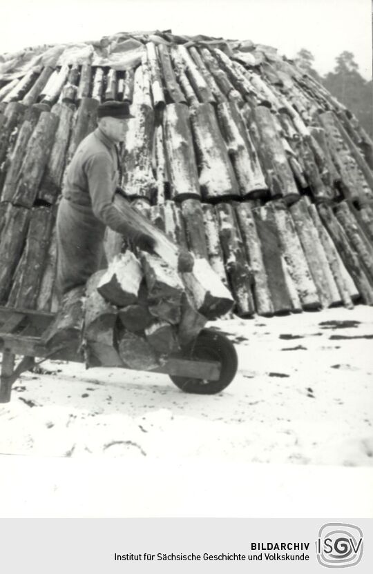 Holzkohlenherstellung in Rietschen