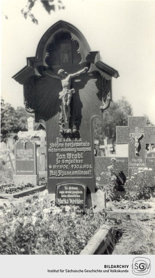 Grabkreuz in Crostwitz