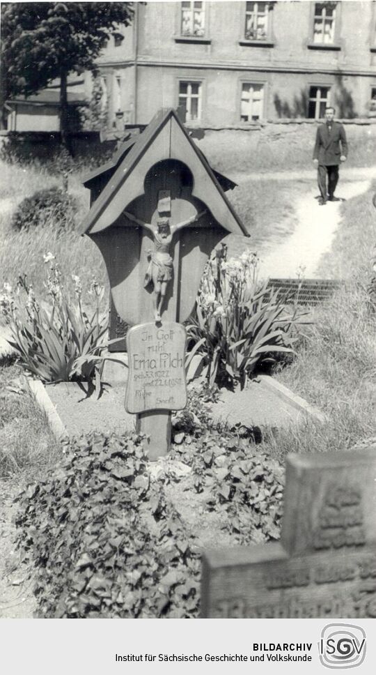 Grabkreuz in Crostwitz