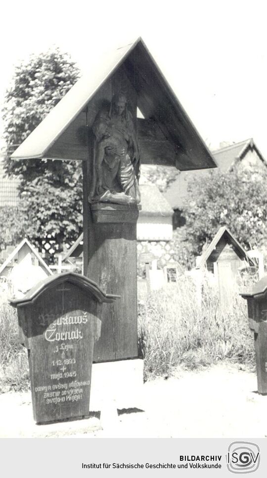 Grabkreuz in Crostwitz