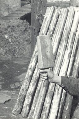 Bild: Arbeitsgerät zur Flachsbearbeirtung aus Sabrodt