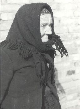 Bild: Kirchgangstracht im Winter aus Nochten