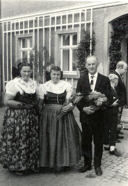 Bild: Trachten bei einer Hochzeit in Radibor