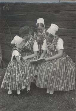 Bild: Festtracht aus Seidewinkel