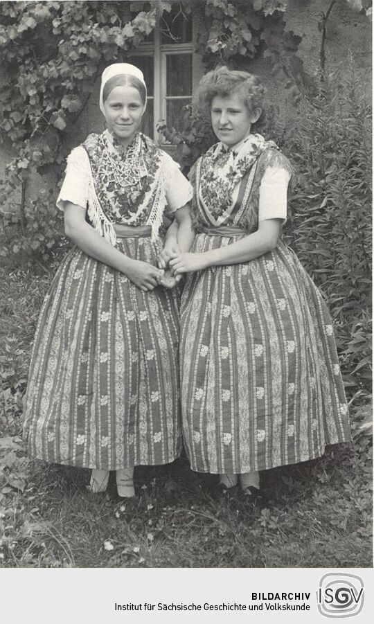 Festtracht aus Seidewinkel