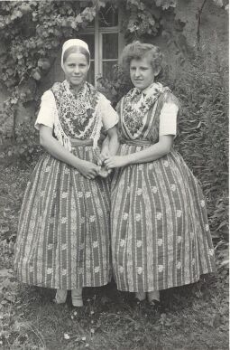 Bild: Festtracht aus Seidewinkel