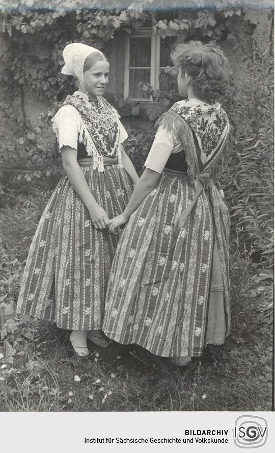 Festtracht aus Seidewinkel