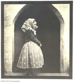 Bild: Sonntagstracht aus Hoyerswerda