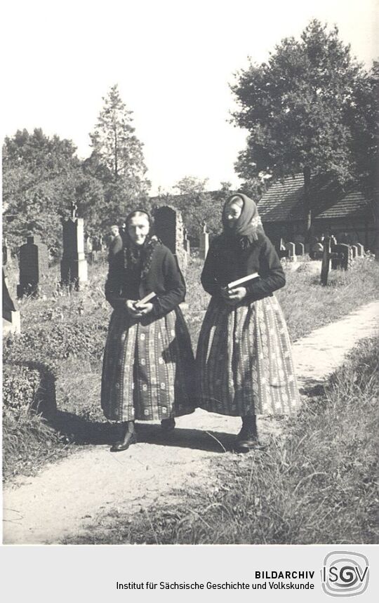 Kirchgangstracht in Bluno