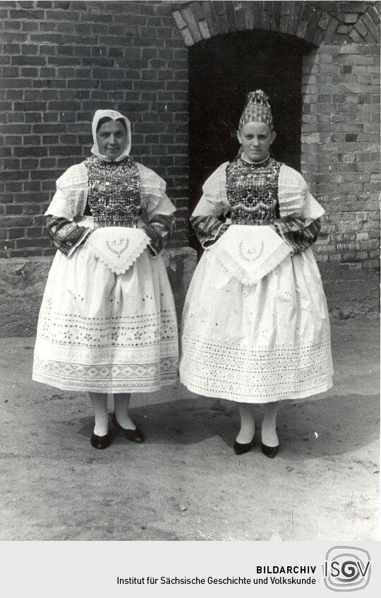 Brautjungfer und Brautführerin aus Bluno