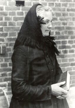 Bild: Kirchgangstracht aus Bluno