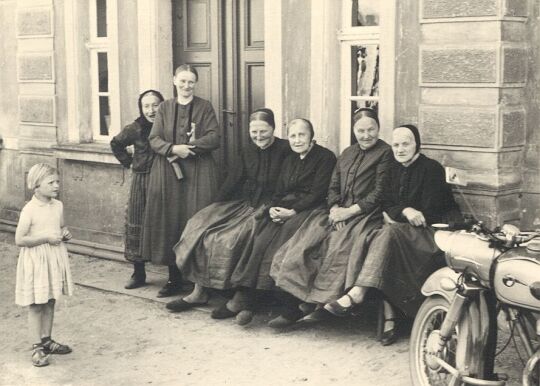 Frauen in der Hoyerswerdaer Tracht aus Spohla