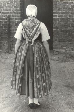 Bild: Die Hoyerswerdaer Tracht aus Seidewinkel