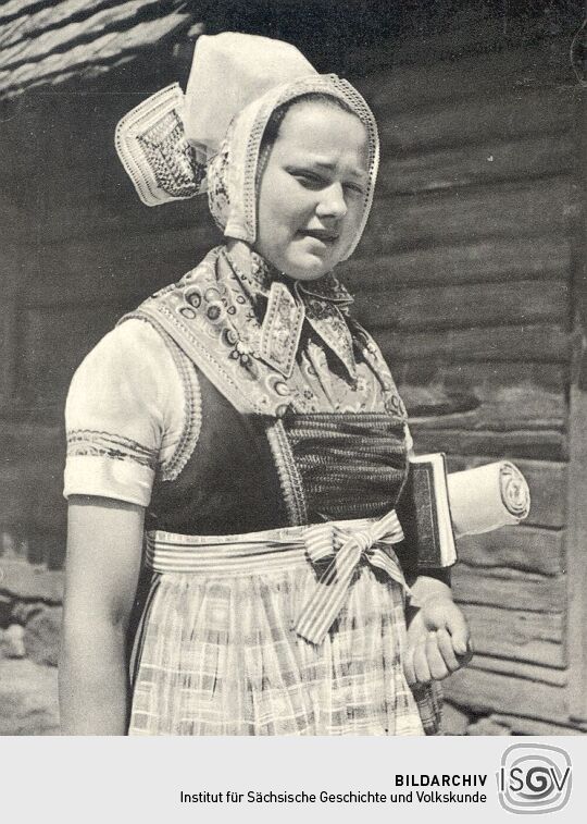 Festtagstracht in Schleife