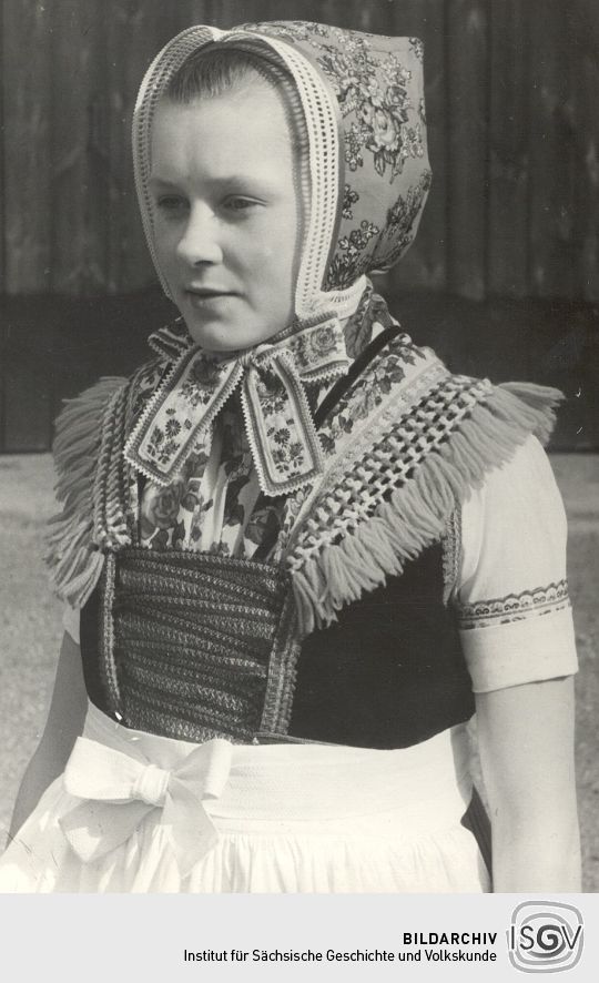 Schleifer Mädchen in Tanztracht aus Mulkwitz