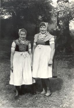 Bild: Mädchen in Tanztracht aus Schleife