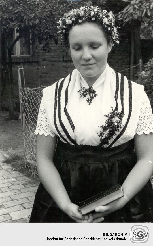 "Halbdeutsche" Schleifer Tracht aus Rohne, Braut