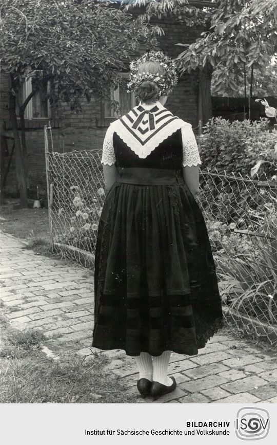 "Halbdeutsche" Schleifer Tracht aus Rohne, Braut