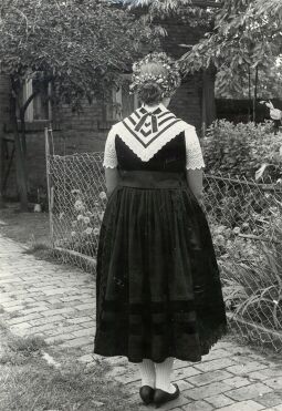 Bild: "Halbdeutsche" Schleifer Tracht aus Rohne, Braut
