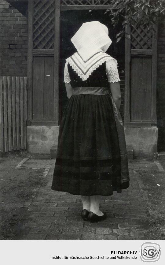 "Halbdeutsche" Schleifer Tracht aus Rohne, Sommersonntage