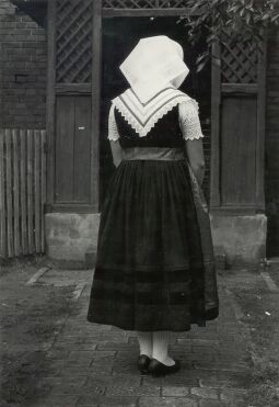 Bild: "Halbdeutsche" Schleifer Tracht aus Rohne, Sommersonntage