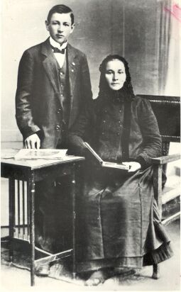 Bild: "Polnische" Kirchgangstracht aus Nochten