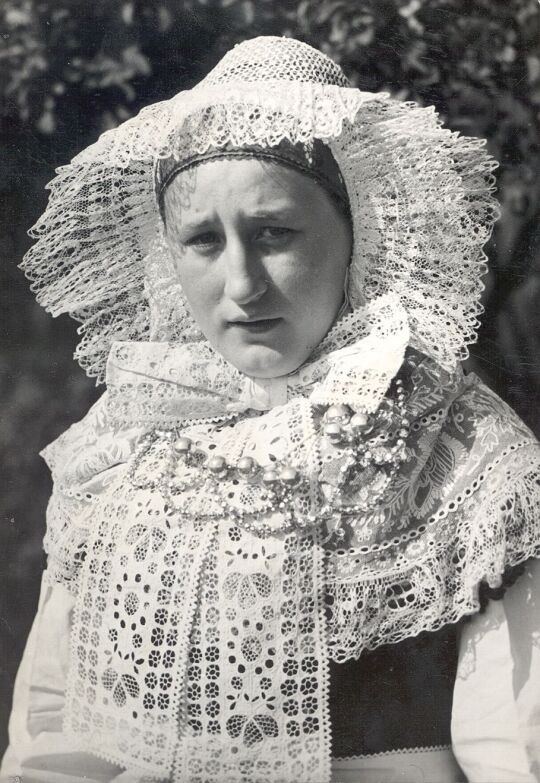 Mädchen in Nochtener Tracht