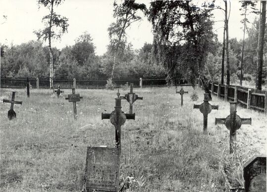 Hölzerne Grabkreuze in Sprey